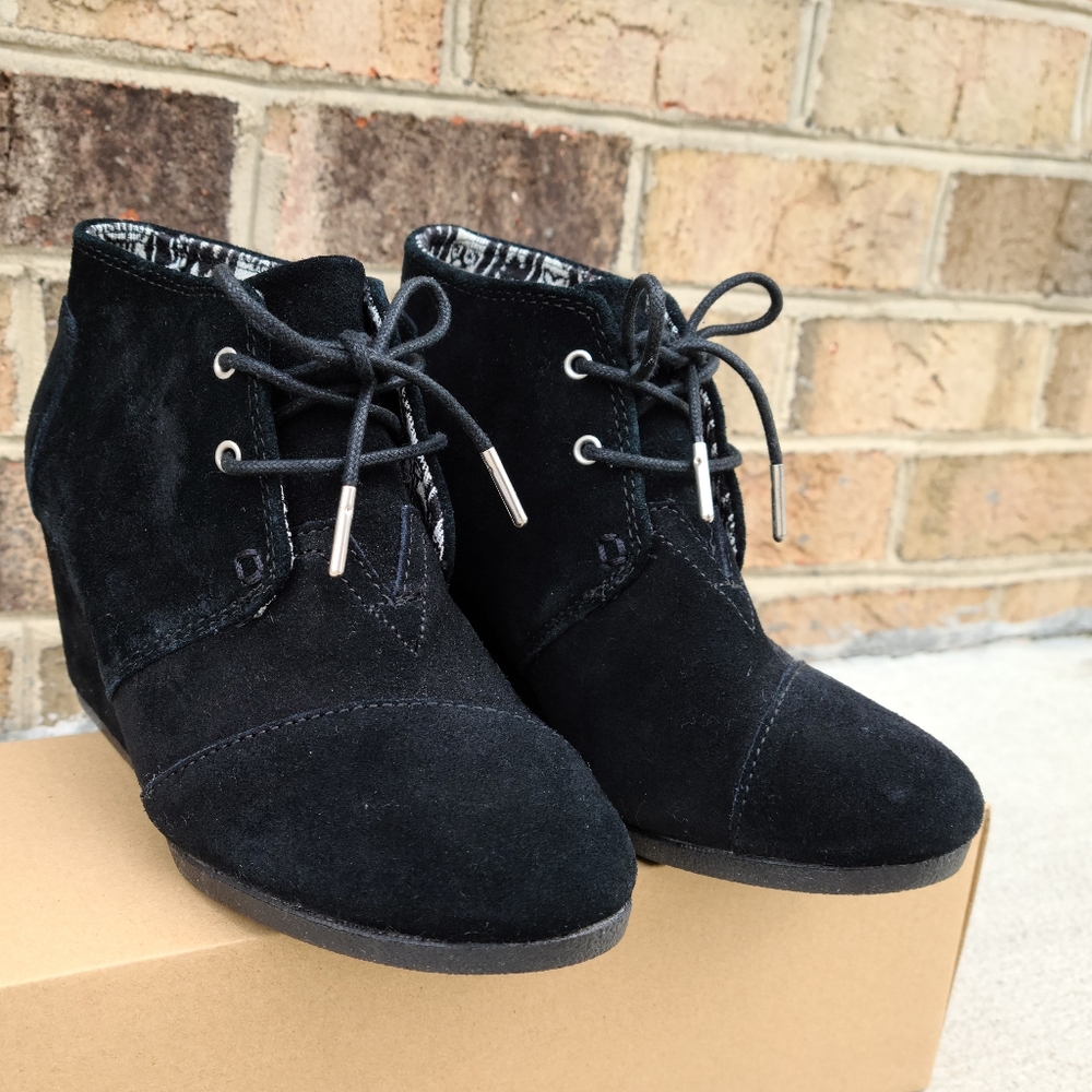 TOMS Women's Black Suede Desert Wedges 